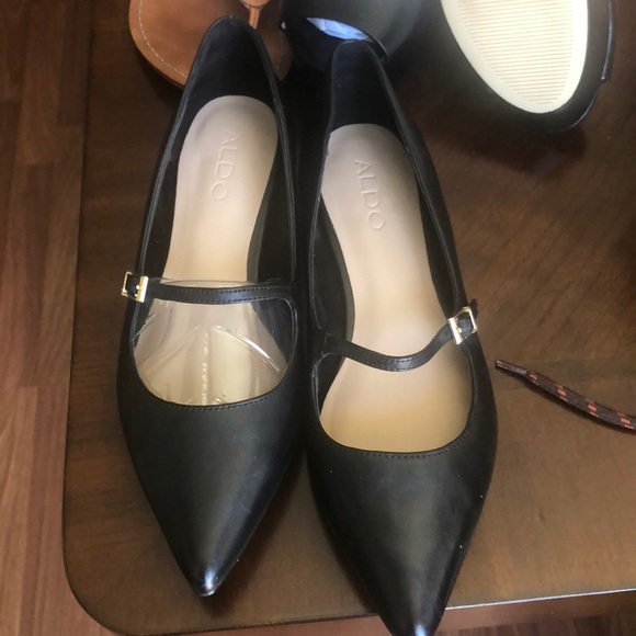 Mk boots worn twice, Hilfiger New, Black Aldo worn one, MK used twice maybe - Picture 5 of 7